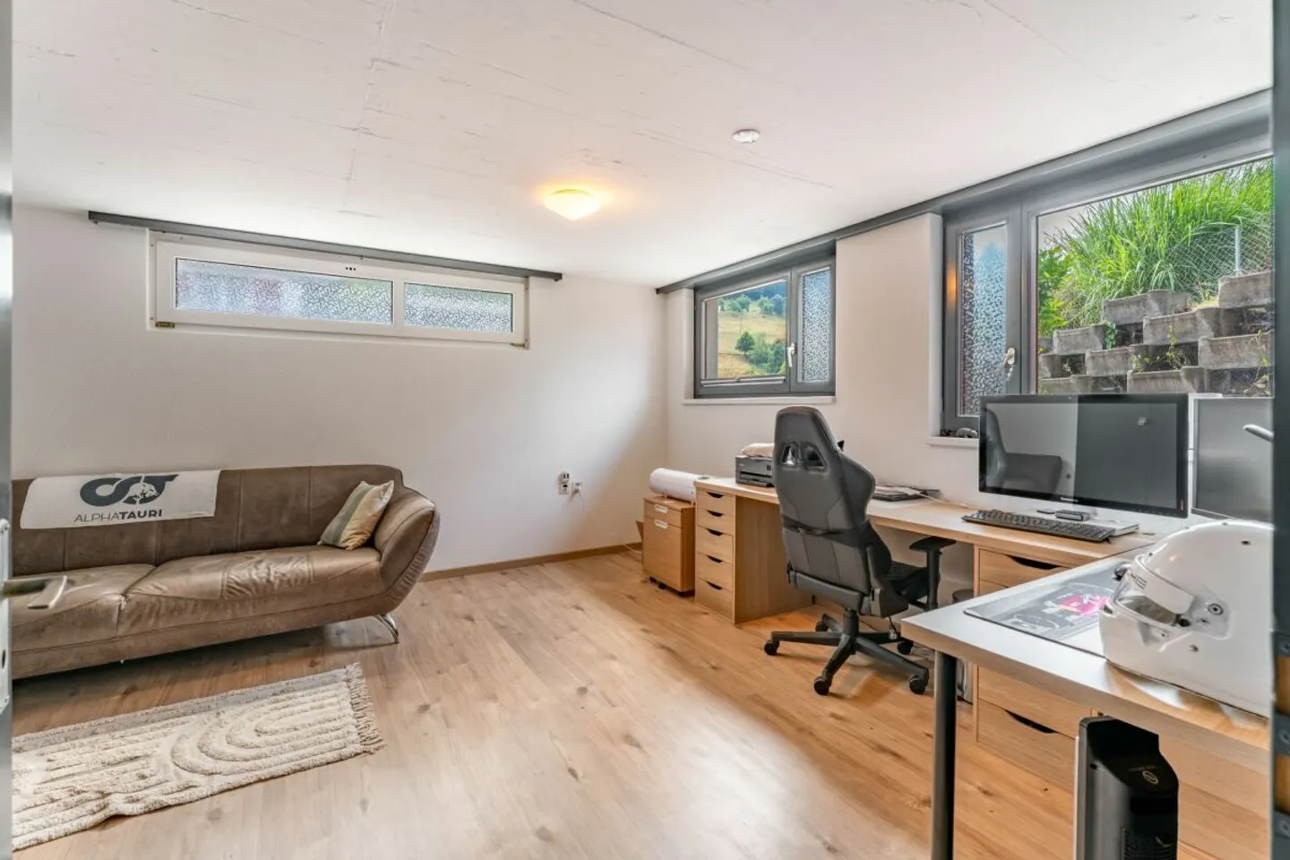 Large House | Renovated | Lots of Garden | 3 Garage Boxes | Office | Workshop | Party Room | 66 m² Attic in Shell Construction | Apartment Possible - Photo 10 of 13