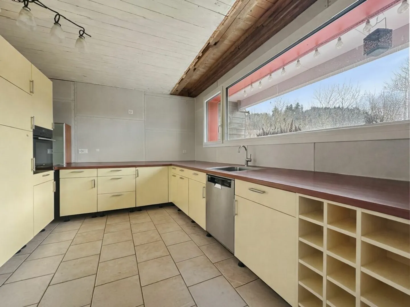 Chalet avec potentiel de développement - Photo 5 sur 13