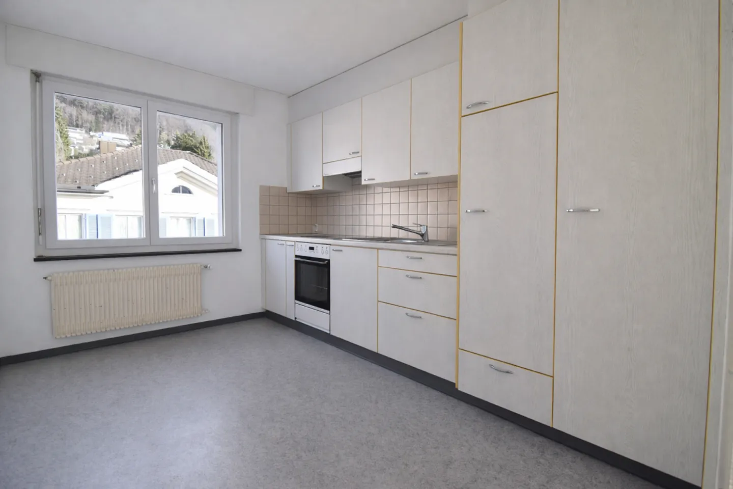 Appartement central de 3,5 pièces avec vue - Photo 3 sur 7