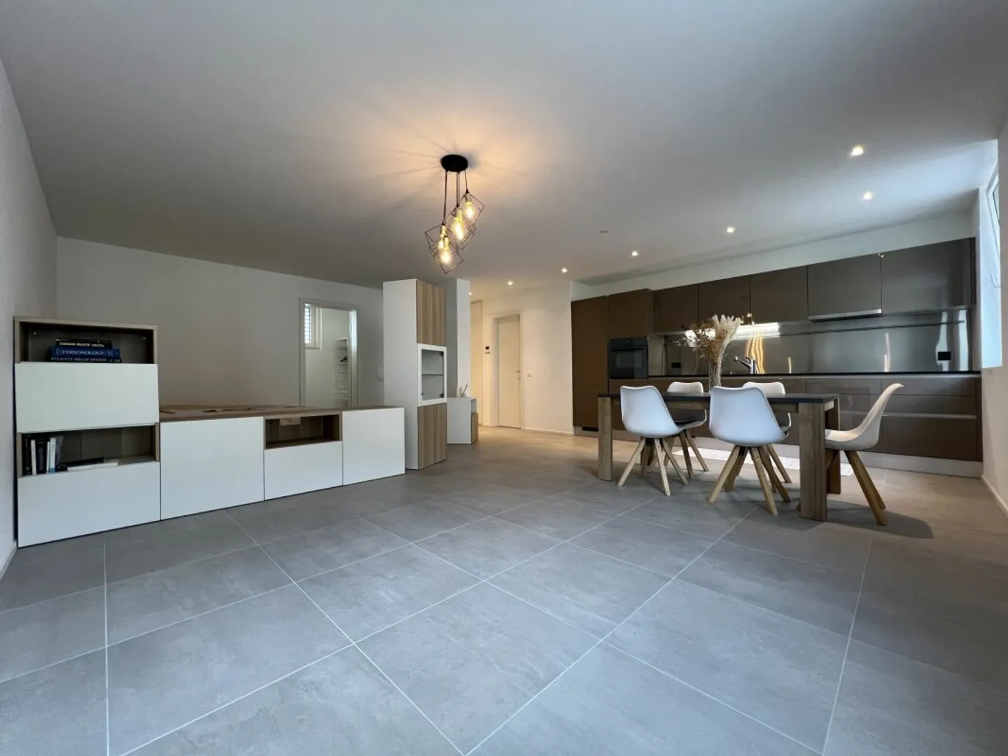 Perfect City Apartment in Muralto in a Quiet and Very Central Location - Photo 7 of 13