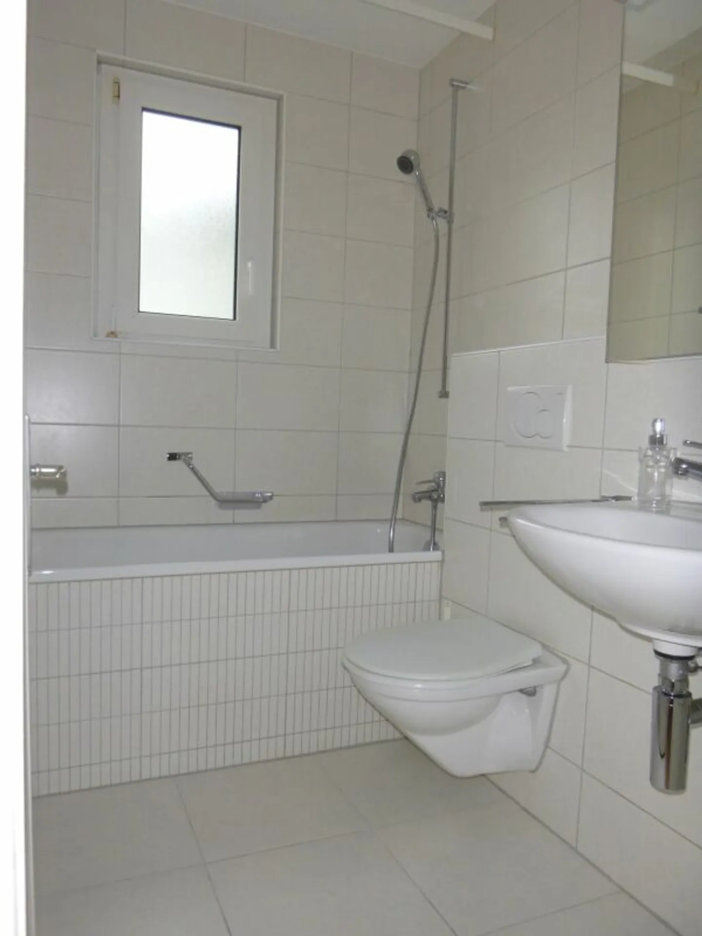 Appartement lumineux avec balcon et coin jardin privé - Photo 6 sur 10