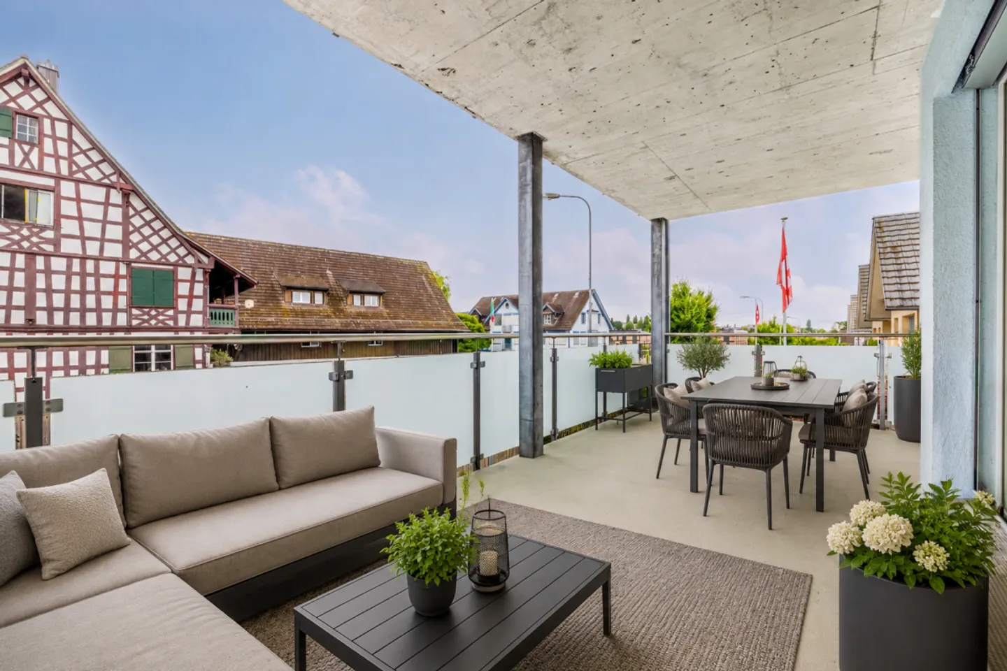 4.5-ROOM APARTMENT ON THE 1ST FLOOR WITH SPACIOUS, COVERED TERRACE NEAR THE LAKE - Photo 3 of 12