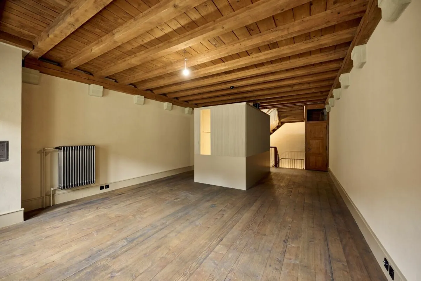 Renovated Old Town Apartment - Photo 3 of 6