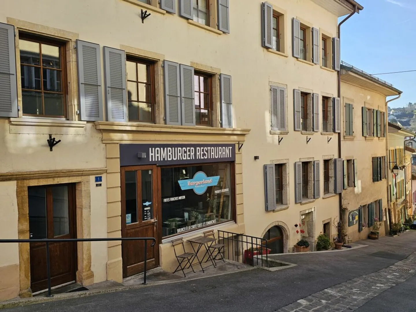 SPAZIO COMMERCIALE IN PPE CON UNA POSIZIONE IDEALE - Foto 1 di 13