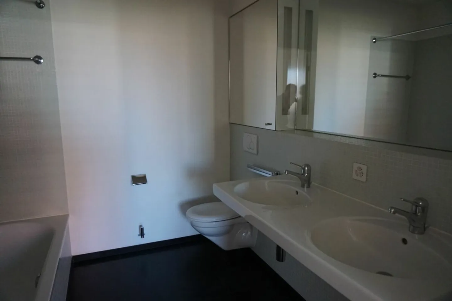 Ampio appartamento con giardino a Oberwil - Foto 8 di 11