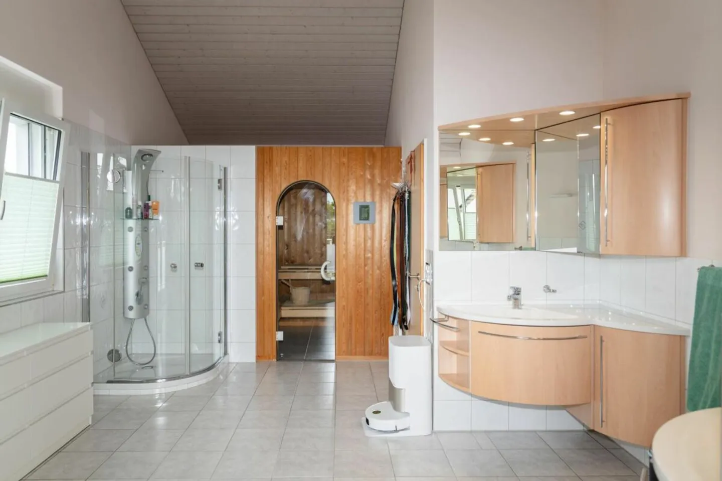 Charming Home with Sauna - Photo 7 of 12