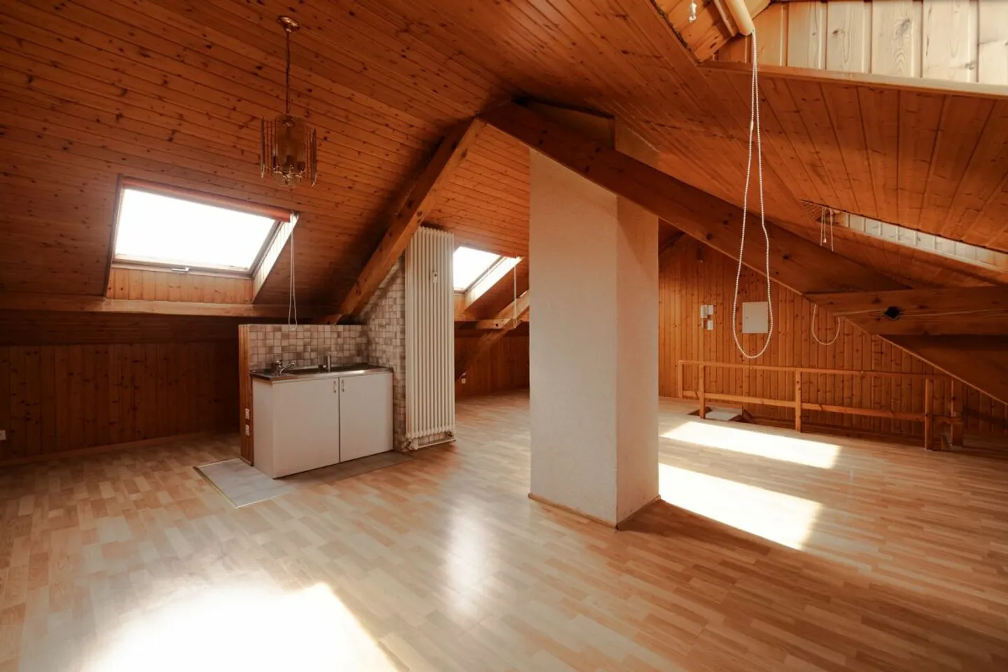 Charmantes Mehrfamilienhaus mit Ateliergebäude, Parkplatz und vielfältigen Möglichkeiten - Photo 12 of 13
