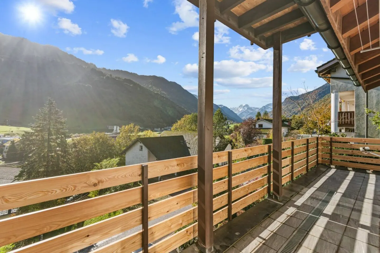 Grosszügige 5.5-Zimmer-Wohnung mit Garten und herrlicher Aussicht in Schwanden - Photo 7 of 12