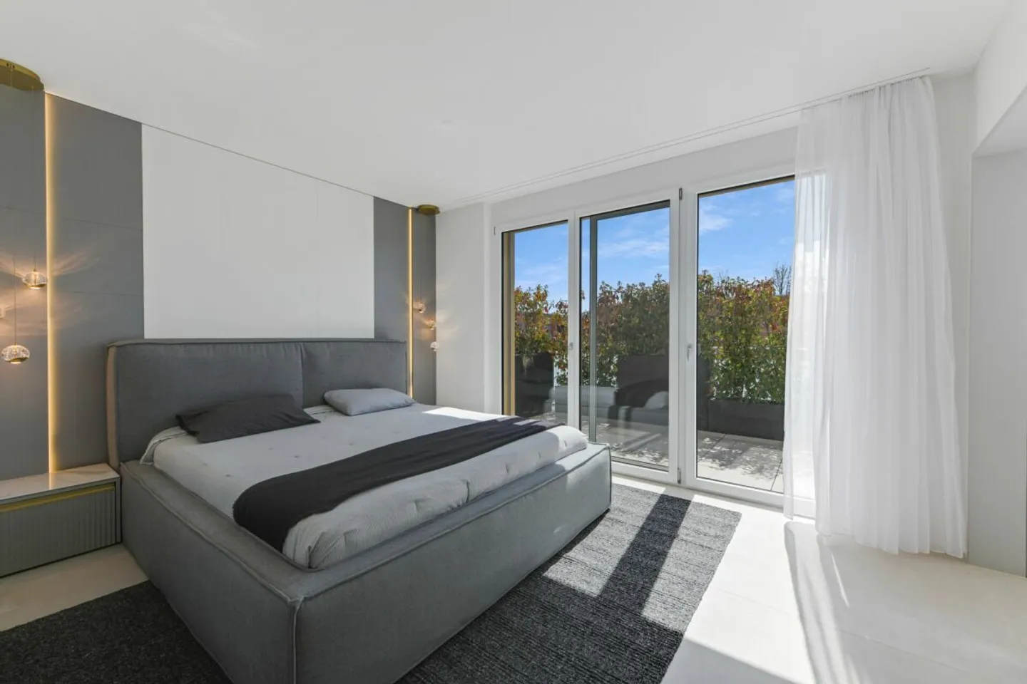 A Home Above Things - Exclusive Penthouse Apartment with Privacy - Photo 10 of 13