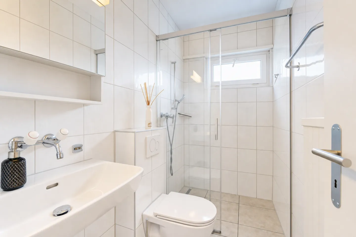 Well-maintained condominium in Kaiseraugst village - Photo 9 of 13