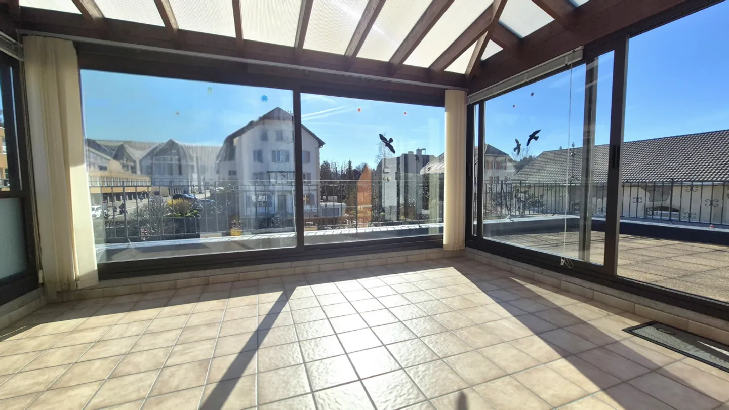 Appartement rénové avec terrasse - Photo 9 sur 13