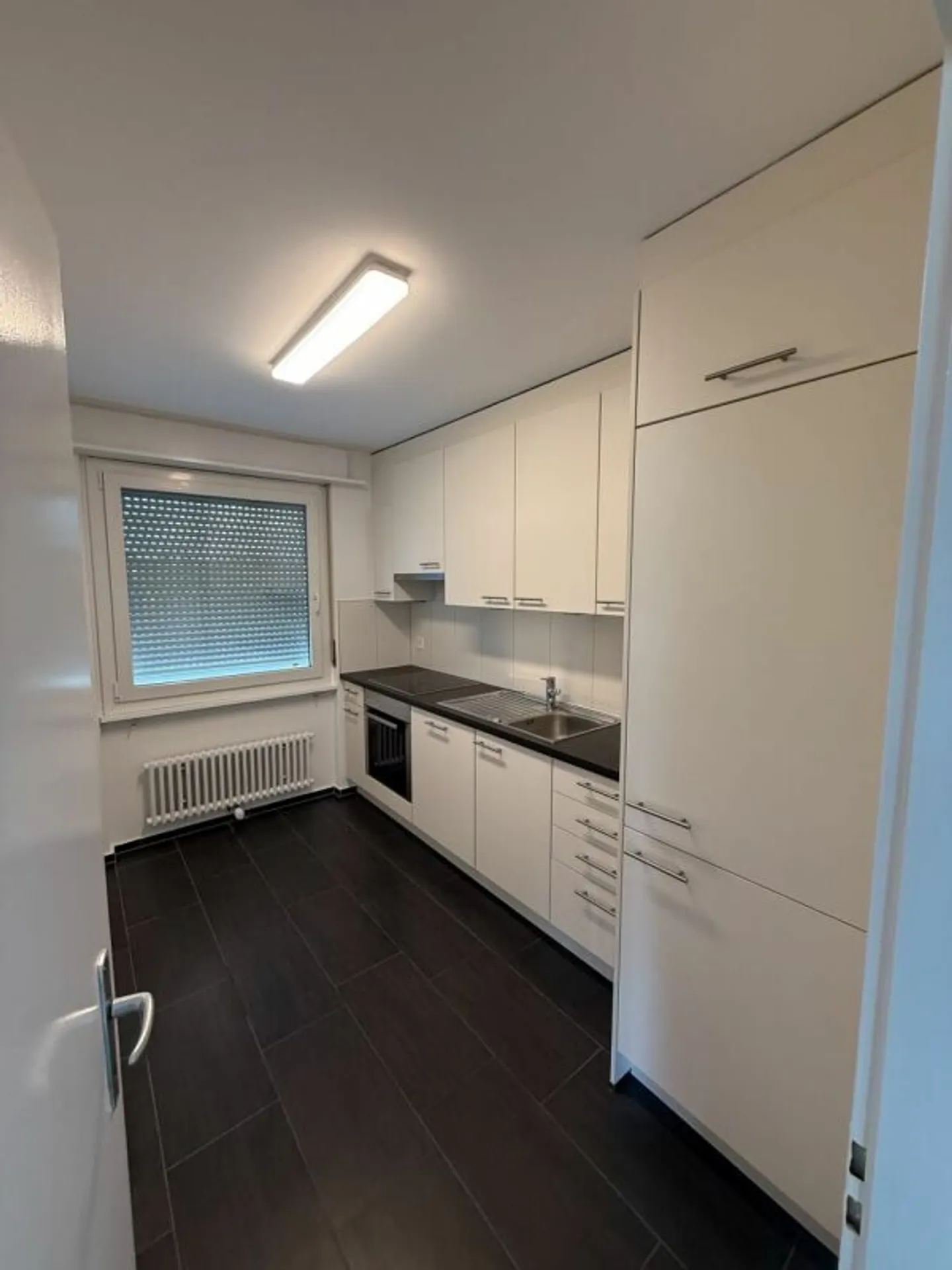 Moderne und helle 2-Zimmer-Wohnung in Lyss - Photo 2 of 7