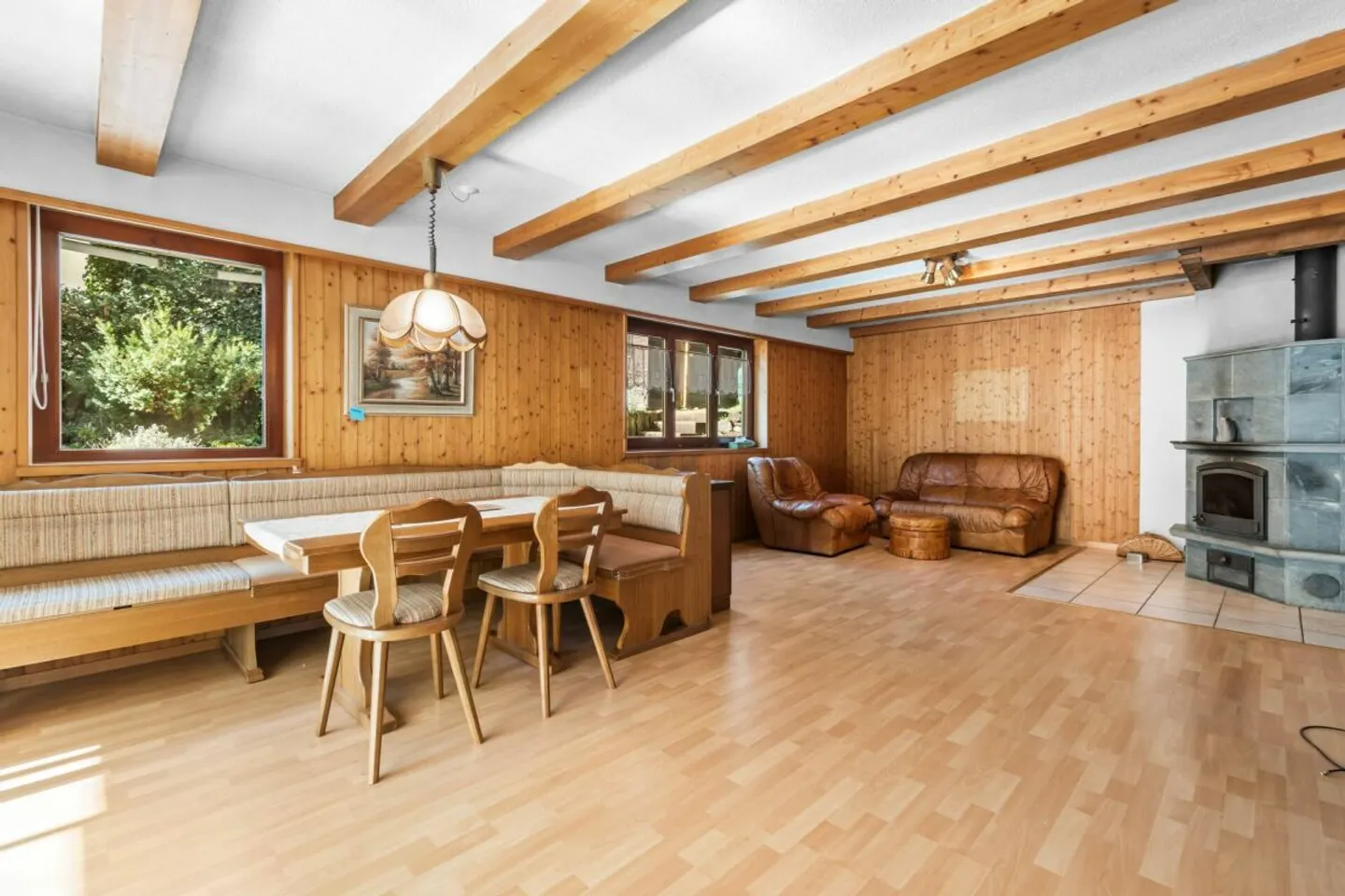 Grosszügige 5.5-Zimmer-Wohnung mit Garten und herrlicher Aussicht in Schwanden - Photo 2 of 12