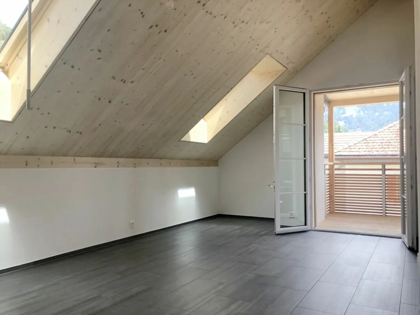 charming 2.5-room attic apartment - Photo 4 of 12