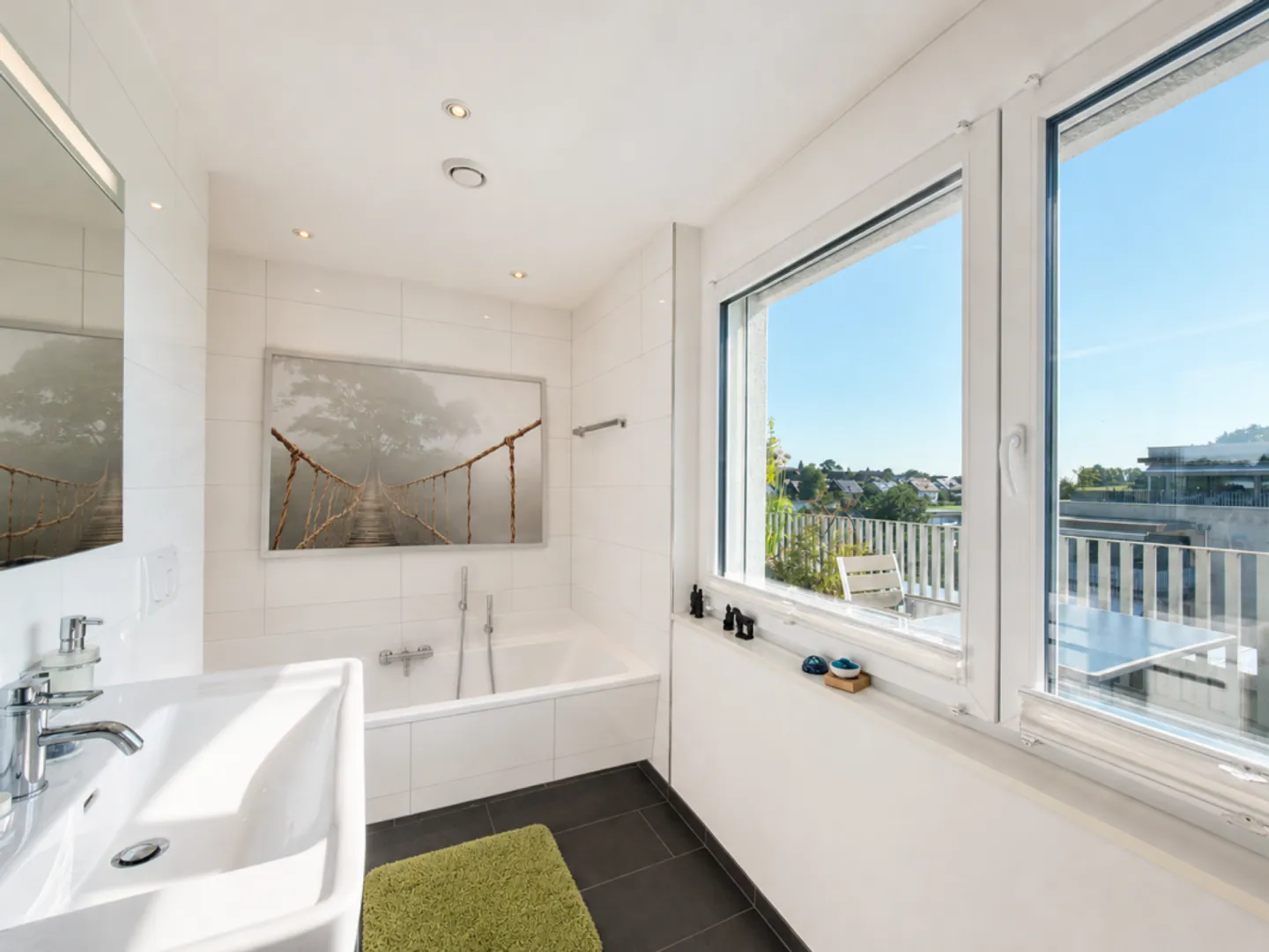 Appartement penthouse de 5,5 pièces avec terrasse de 150 m², vue panoramique et accès direct à la terrasse depuis chaque chambre - Photo 4 sur 13