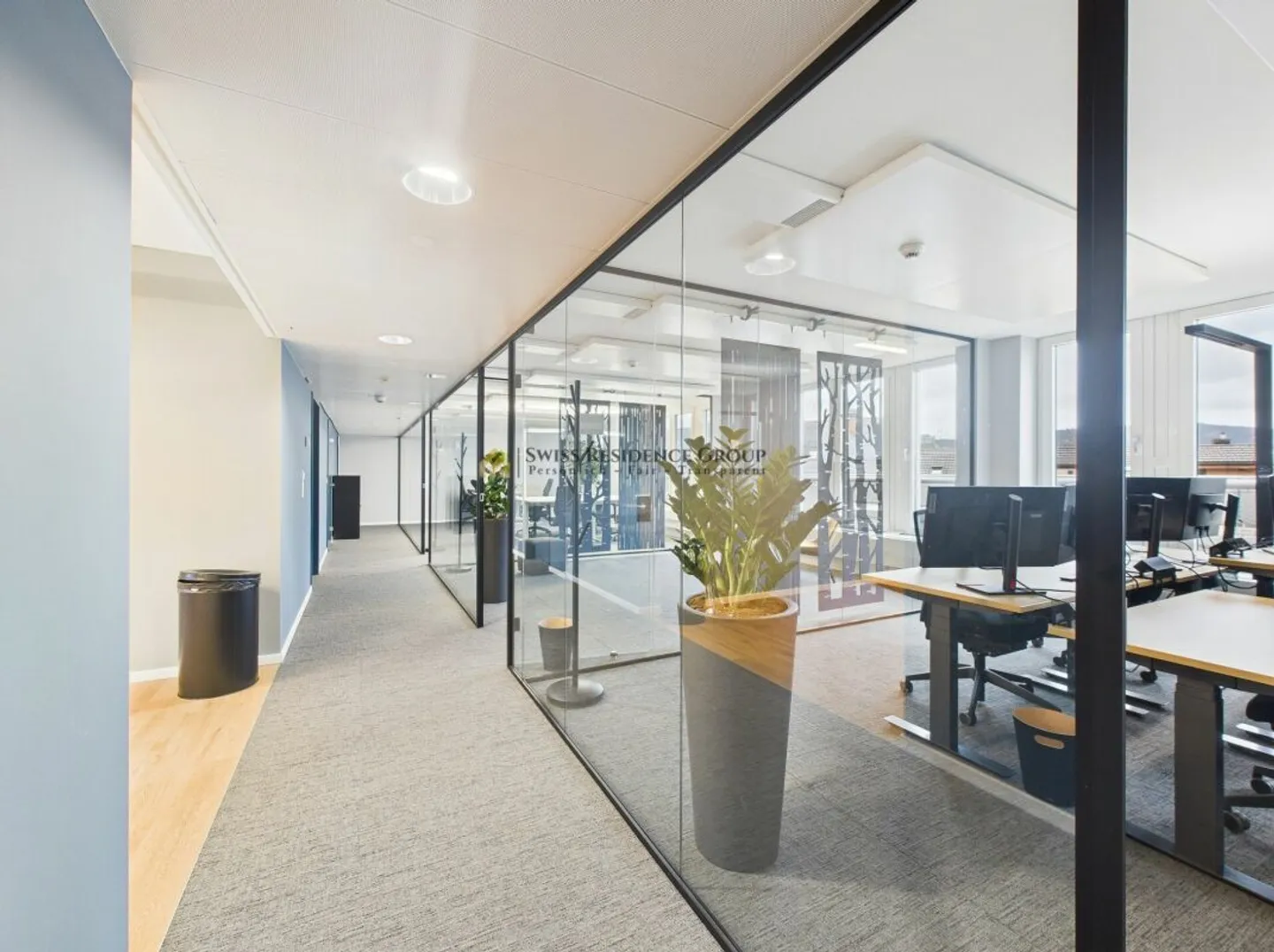 Top equipped office spaces in a central location with a well-thought-out coworking concept - Photo 3 of 13