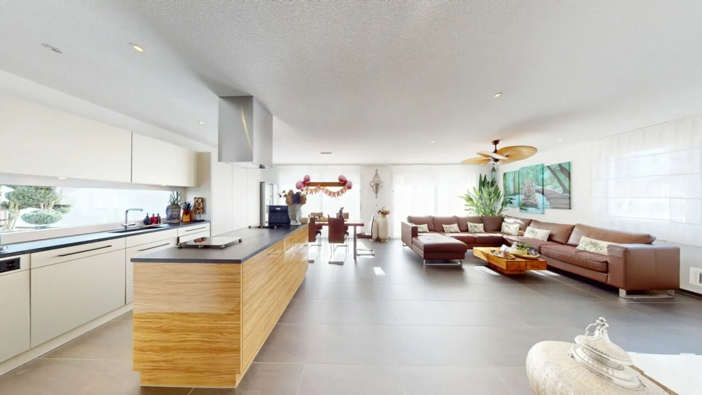 Living at a high level - with pool and exclusive amenities - Photo 10 of 13