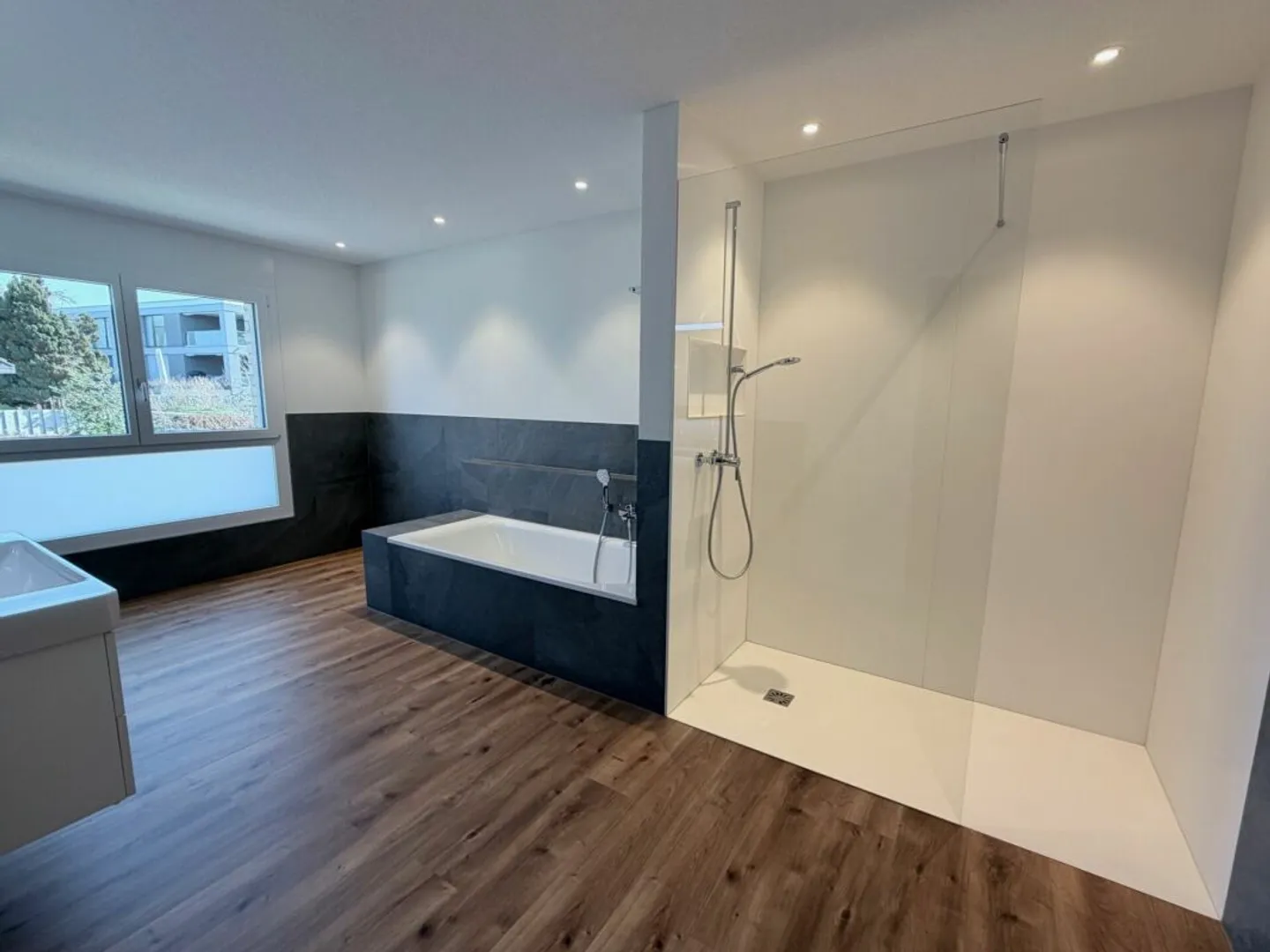 Appartement de luxe en attique avec vue illimitée - Photo 4 sur 7