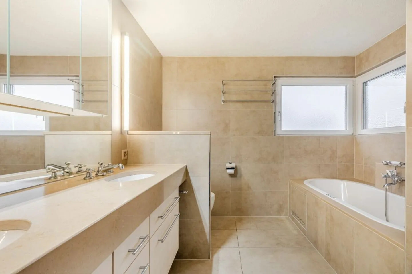 Modern Family Home in Quiet Area - Photo 3 of 13