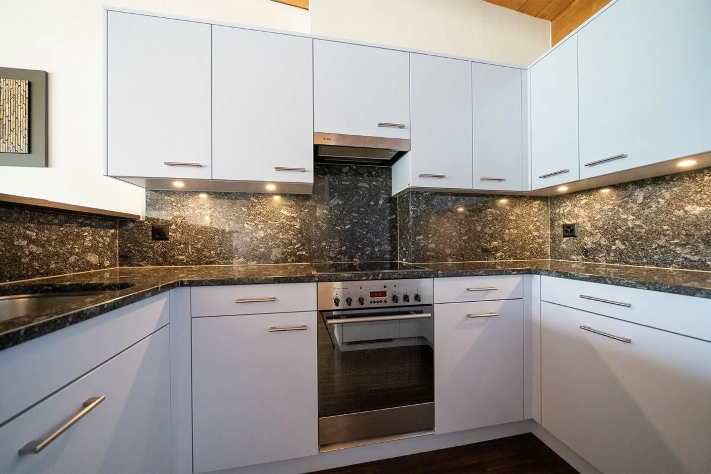 Magnificent top floor maisonette for seasonal rent - Photo 5 of 13