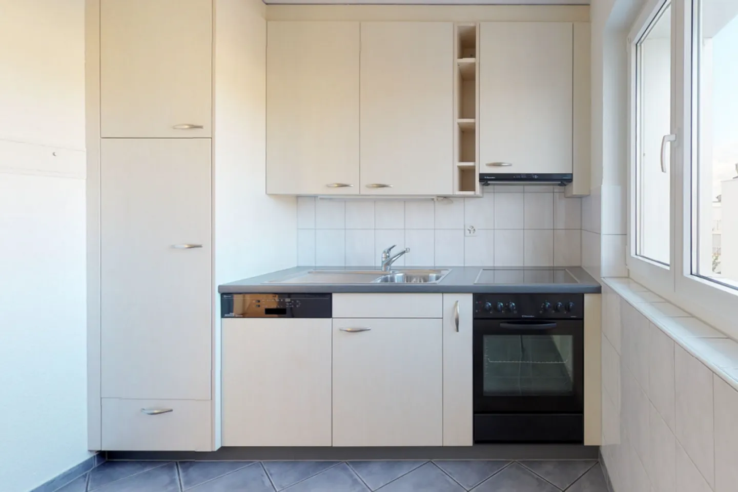 Cozy Apartment at Kronenplatz - Photo 4 of 9