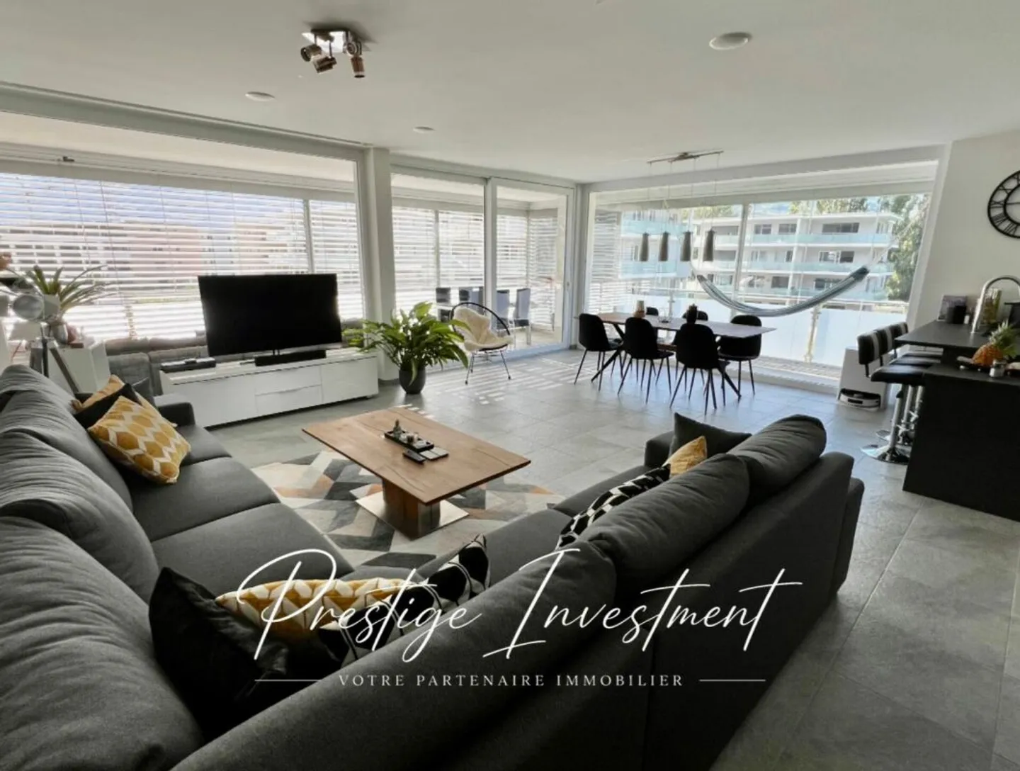 BRIGHT APARTMENT WITH TERRACE OF 5.5 ROOMS & 148 M2 APROZ - Photo 4 of 13