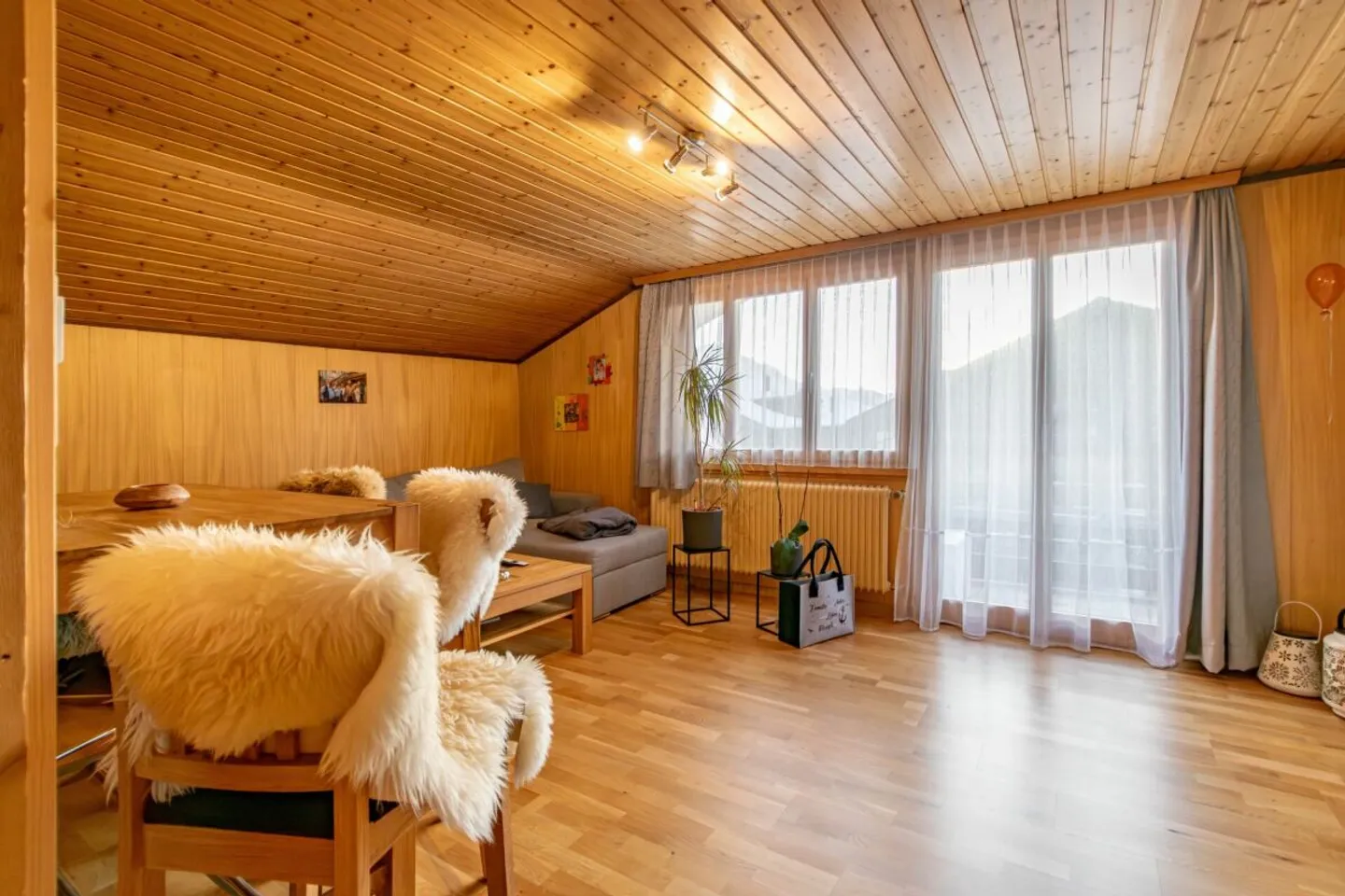 Appartement mansardé de 5.5 pièces à Bellwald - spacieux, calme, avec vue sur la montagne - Photo 2 sur 13