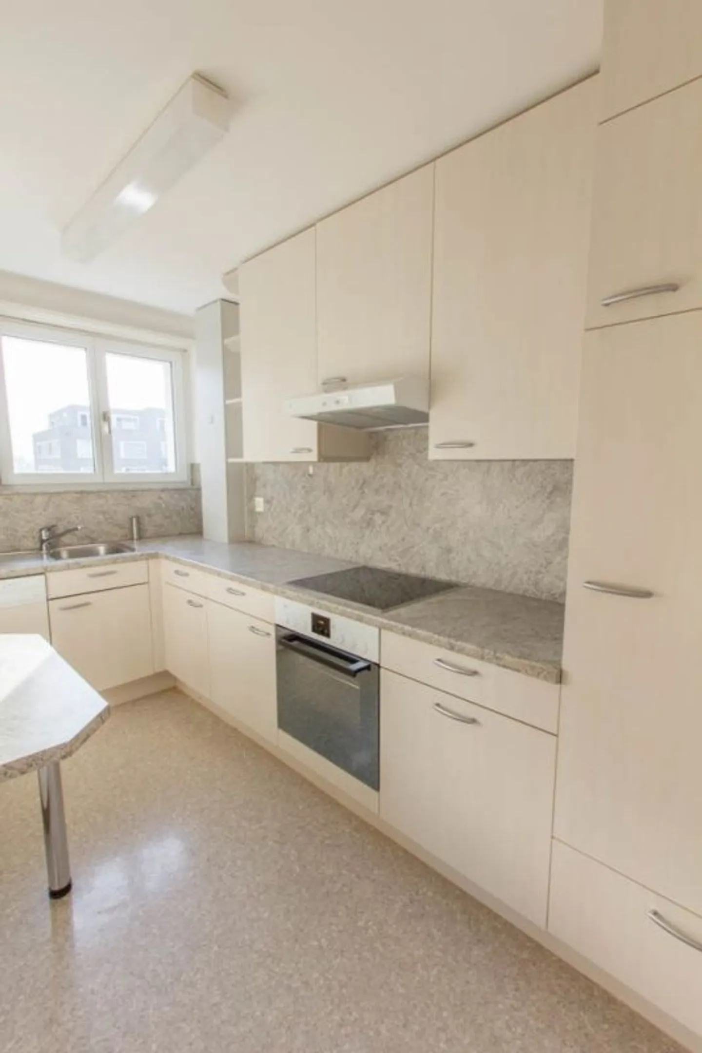 Bright Apartment Near the Center - Photo 5 of 9