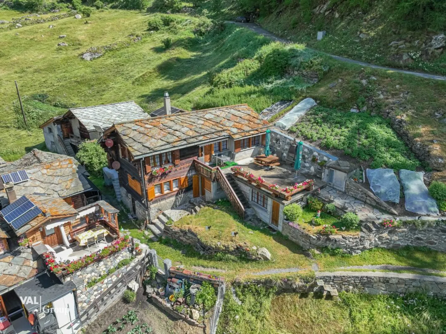 Appartement 3.5 pièces dans un chalet alpin confortable - Photo 1 sur 13