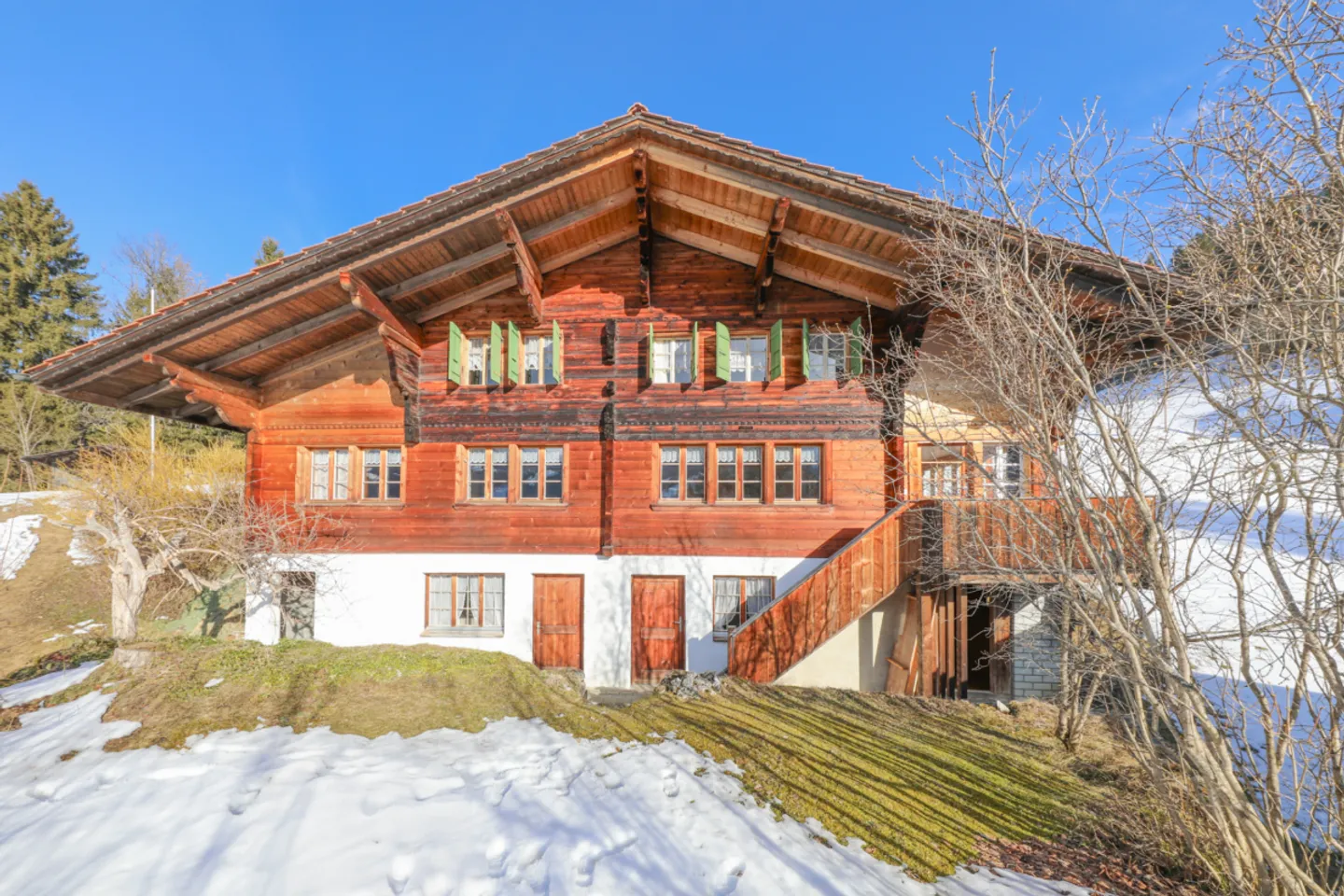 Chalet accogliente in una posizione soleggiata con garage e bella vista - Foto 1 di 7