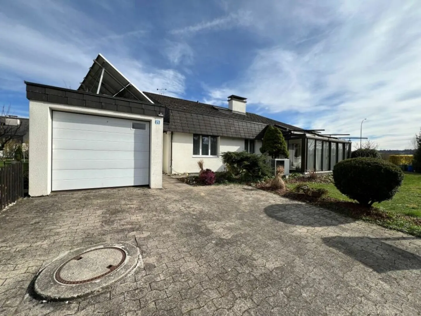 Casa familiare con appartamento - Foto 1 di 13