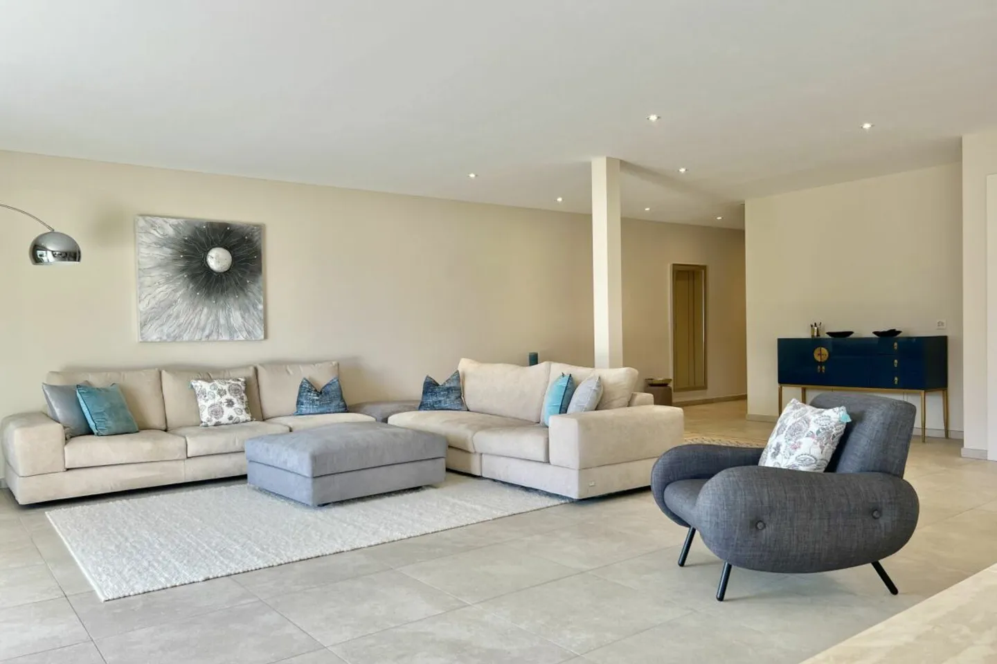 Elegante metà villa con vista lago a 180°, piscina privata e bel giardino - Foto 10 di 13