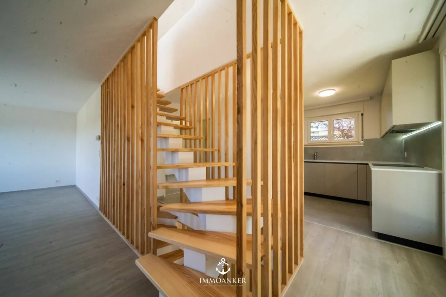 Maison individuelle de 6,5 pièces fraîchement rénovée avec pente sud et vue dégagée à Füllinsdorf - Photo 10 sur 13