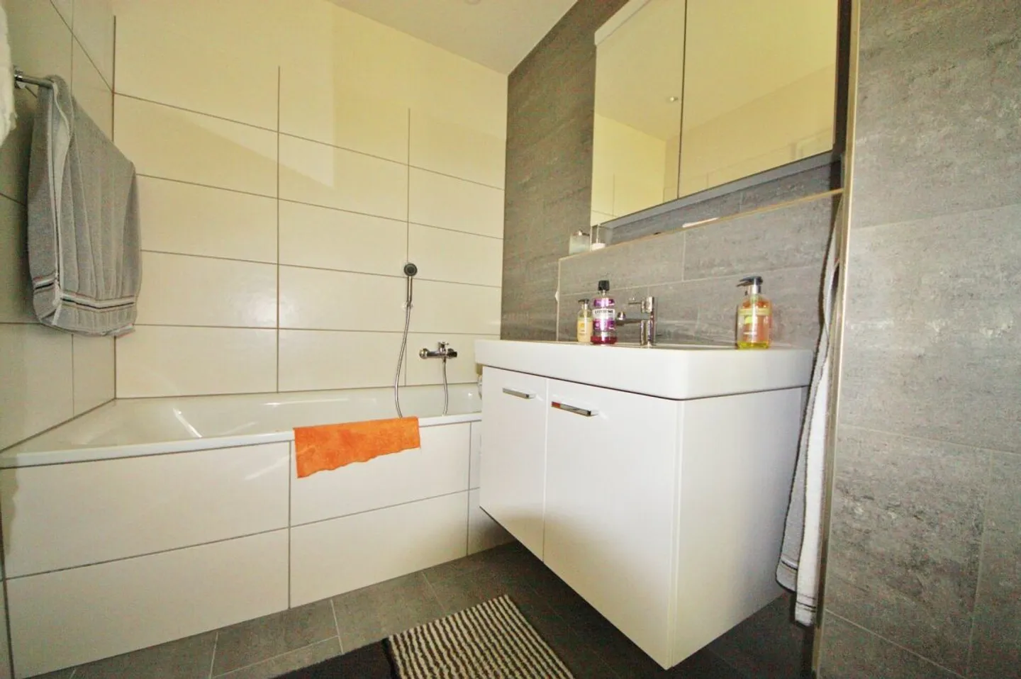 Attractive 4.5-room apartment on the 1st floor in a quiet location - Photo 11 of 13