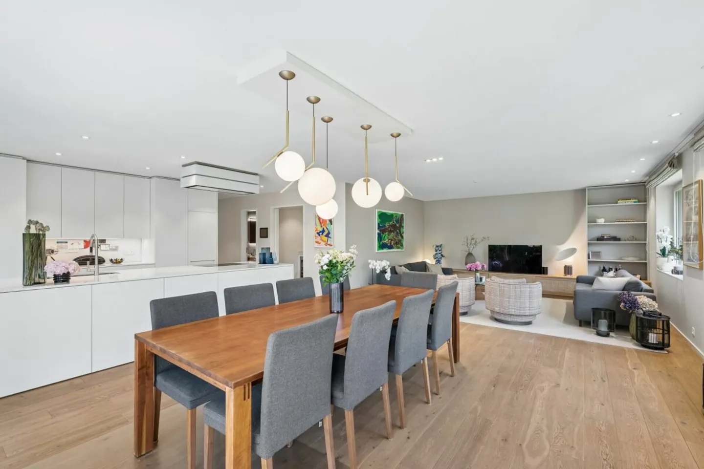 Exclusive 6.5 room garden apartment with high end finishes and private sauna - Photo 2 of 13