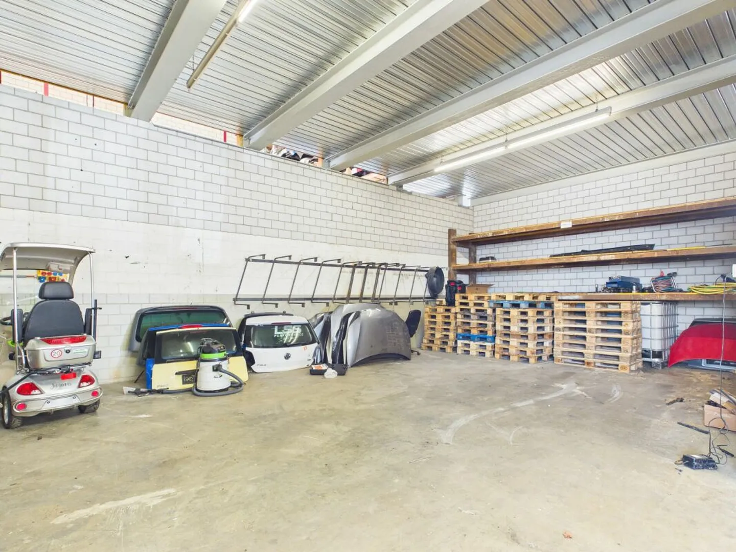 Sala con 4 stanze (circa 350 m²) - ideale come garage/officina a Rafz - Foto 9 di 9