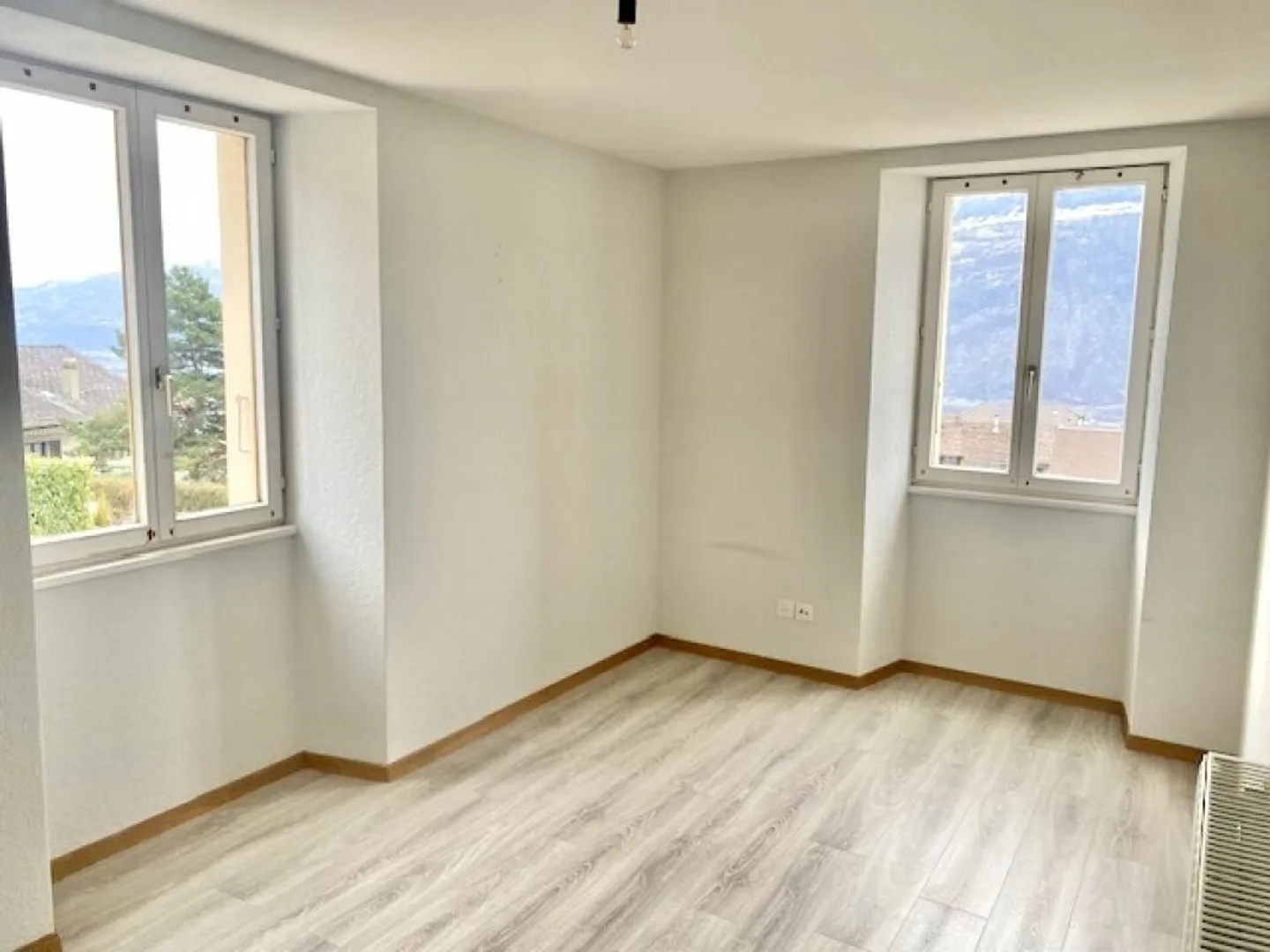 Large 4.5-room apartment - 150 m² - Chamoson center - Photo 2 of 8