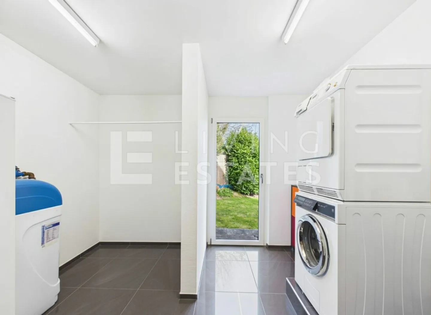 Luxushaus mit Pool und Garten - Foto 8 von 13