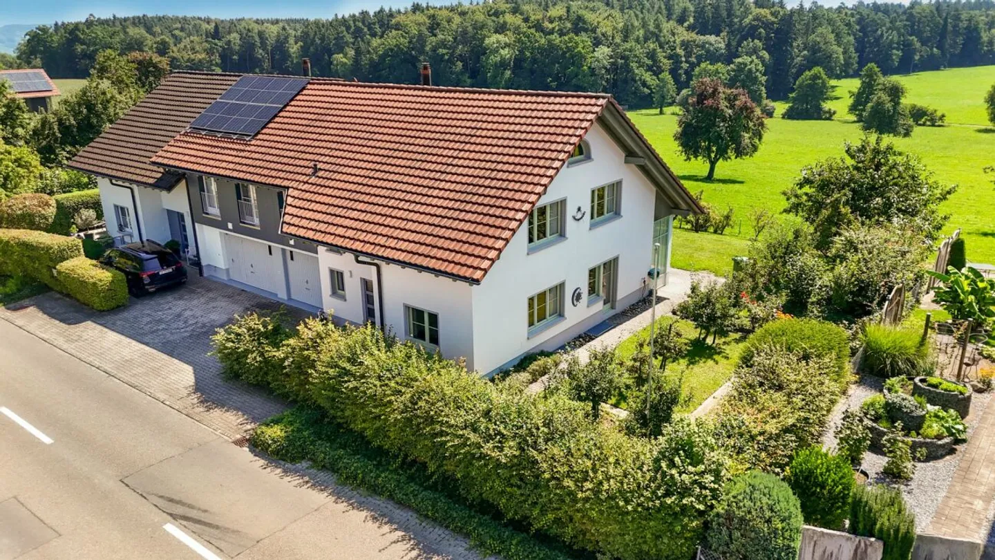 Peace, Nature and Plenty of Space - 6.5-Room Single-Family House on the Edge of the Agricultural Zone - Photo 5 of 13