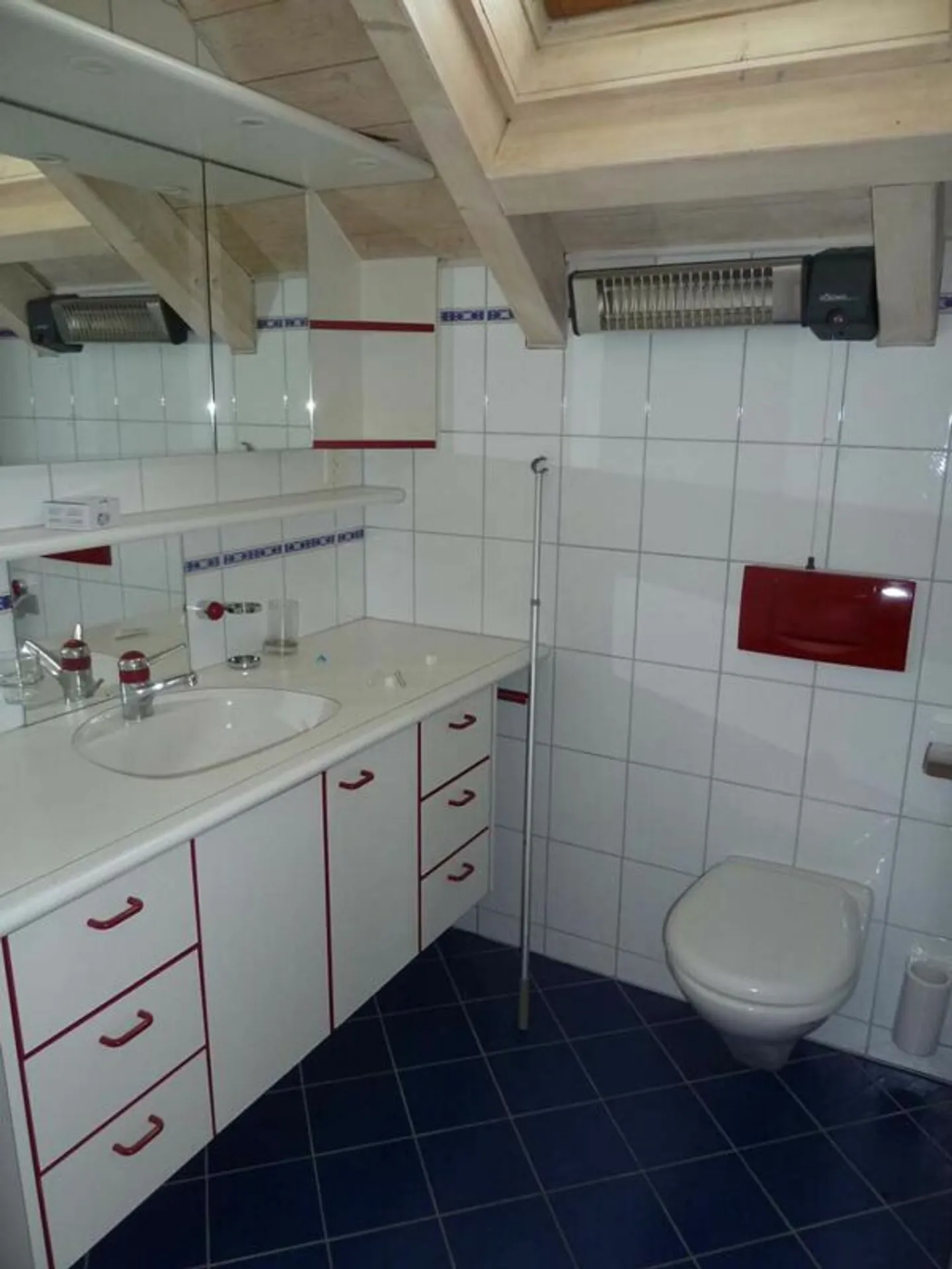Appartement mansardé de 3,5 pièces avec poêle en stéatite et galerie - Photo 6 sur 8