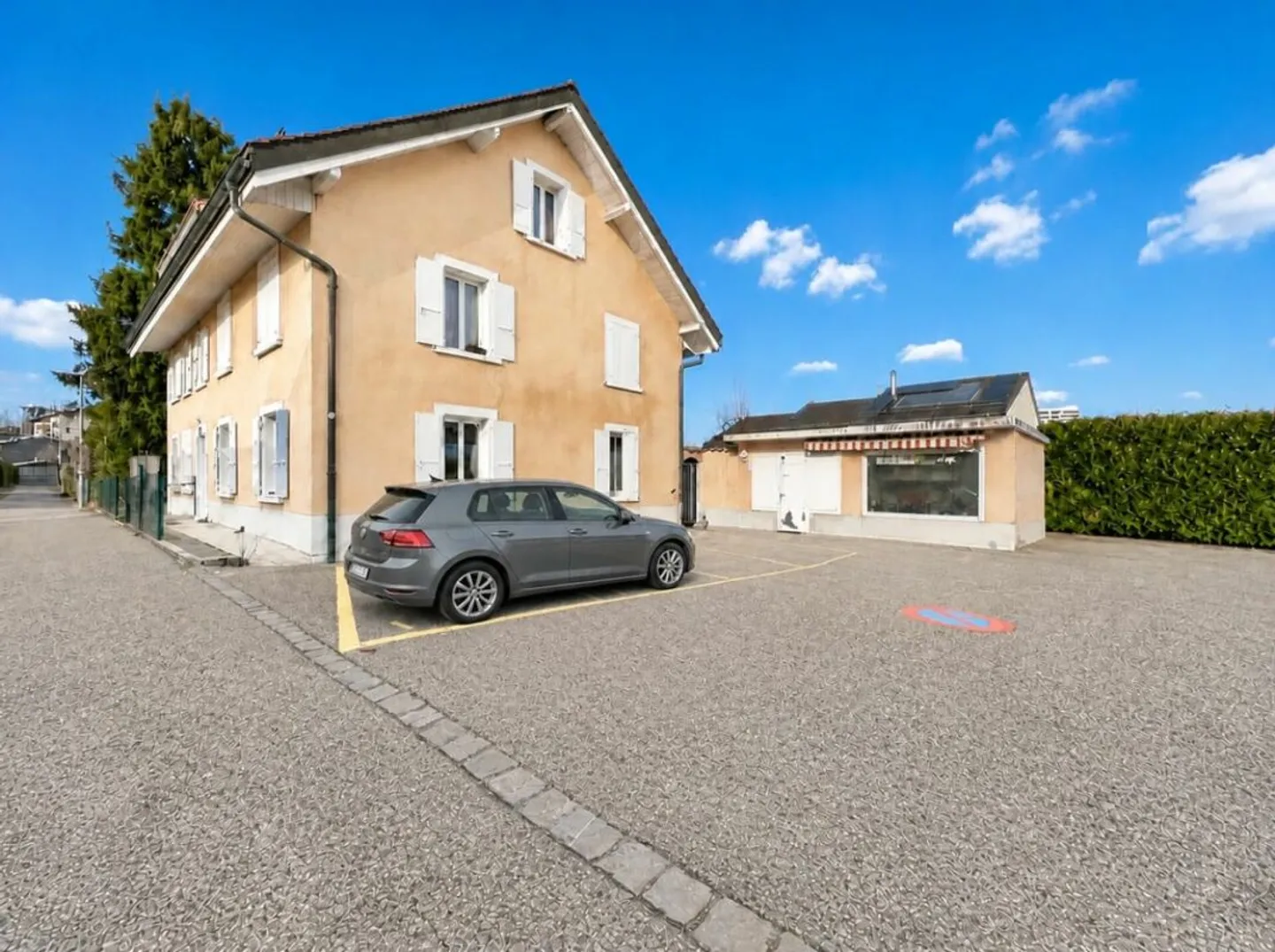 MAISON LOCATIVE DE 5 APPARTEMENTS AVEC ANNEXE INDEPENDANTE - Foto 1 di 13