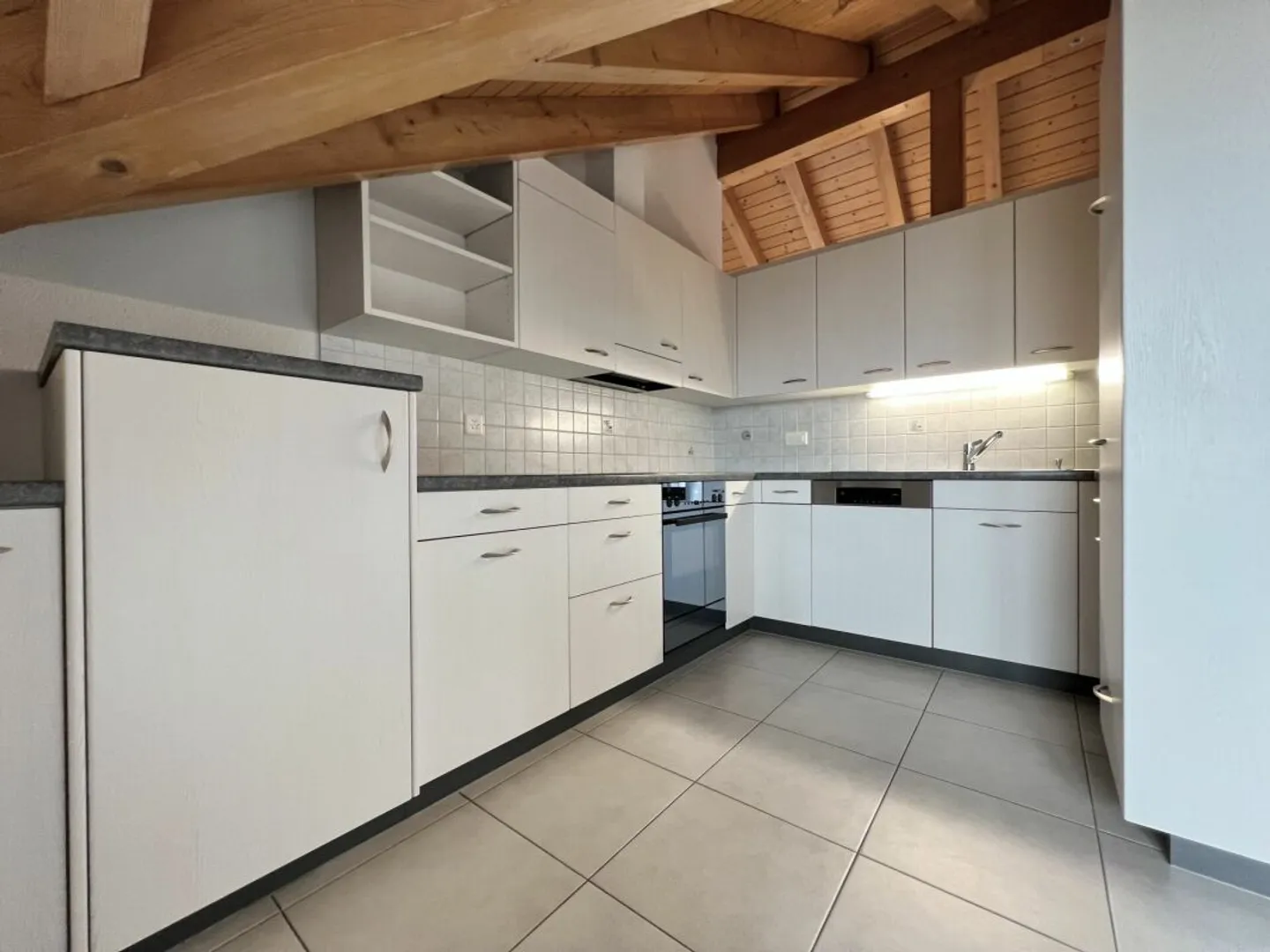 Charmante Dachwohnung - Foto 4 von 13