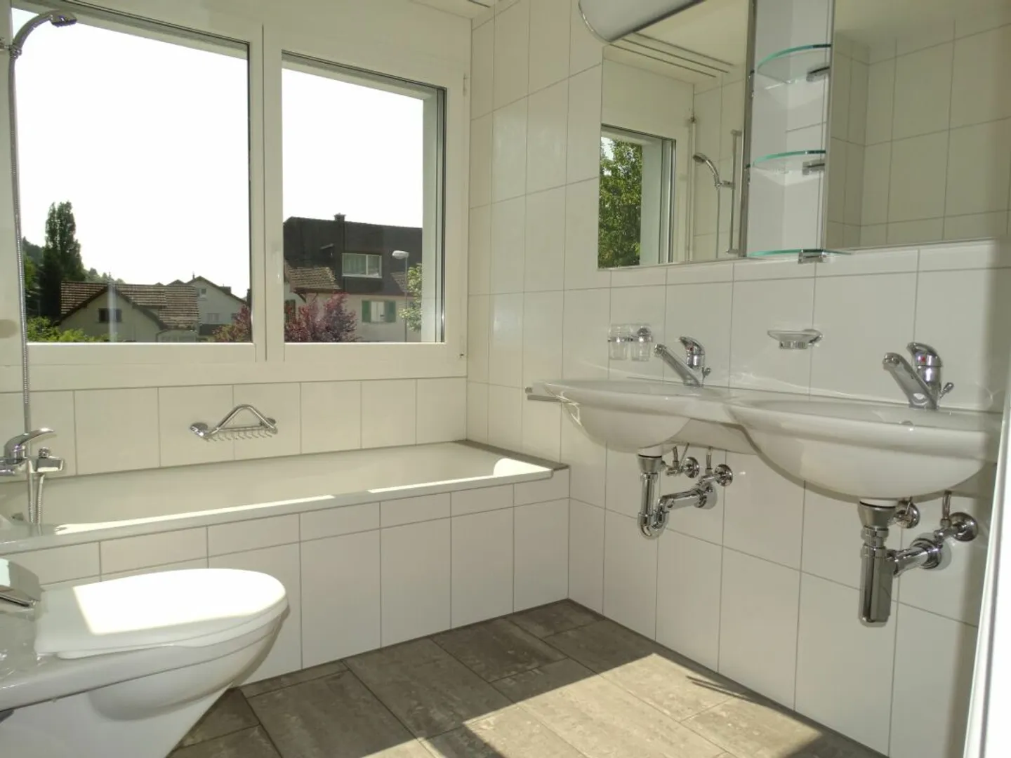Vivere in uno standard di proprietà con questo spazioso appartamento di 4,5 stanze - Foto 6 di 11