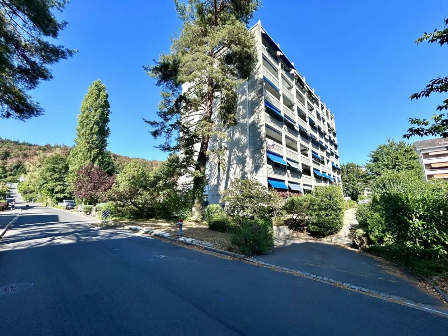 5.5-Room Apartment with Potential for Individual Design in Rüfenacht! - Photo 11 of 11