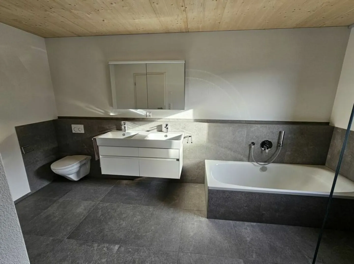 Maison individuelle avec appartement indépendant et vue unique - Photo 3 sur 7