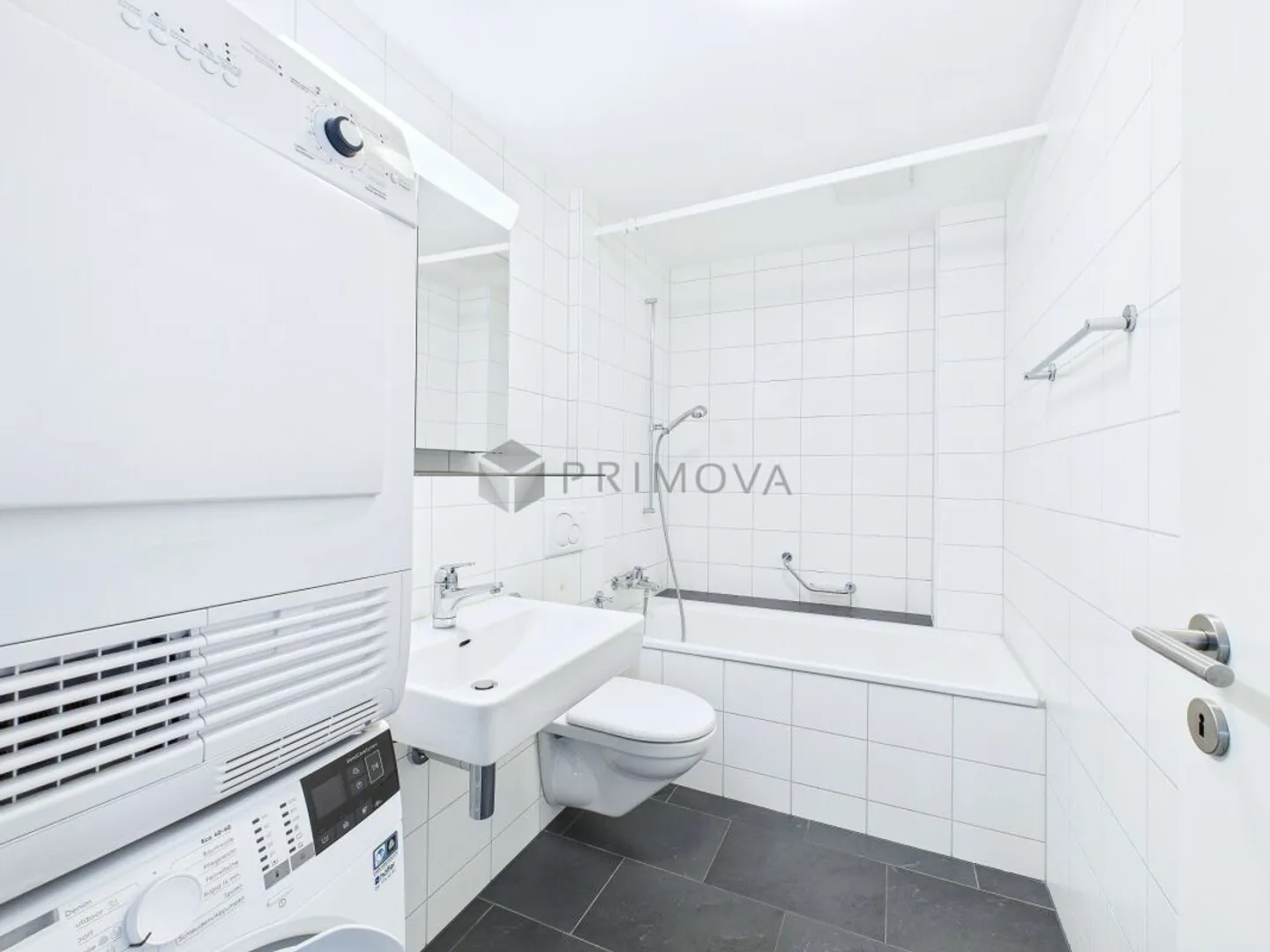 Appartement moderne de 2,5 pièces avec un grand caractère de loft - Photo 8 sur 9