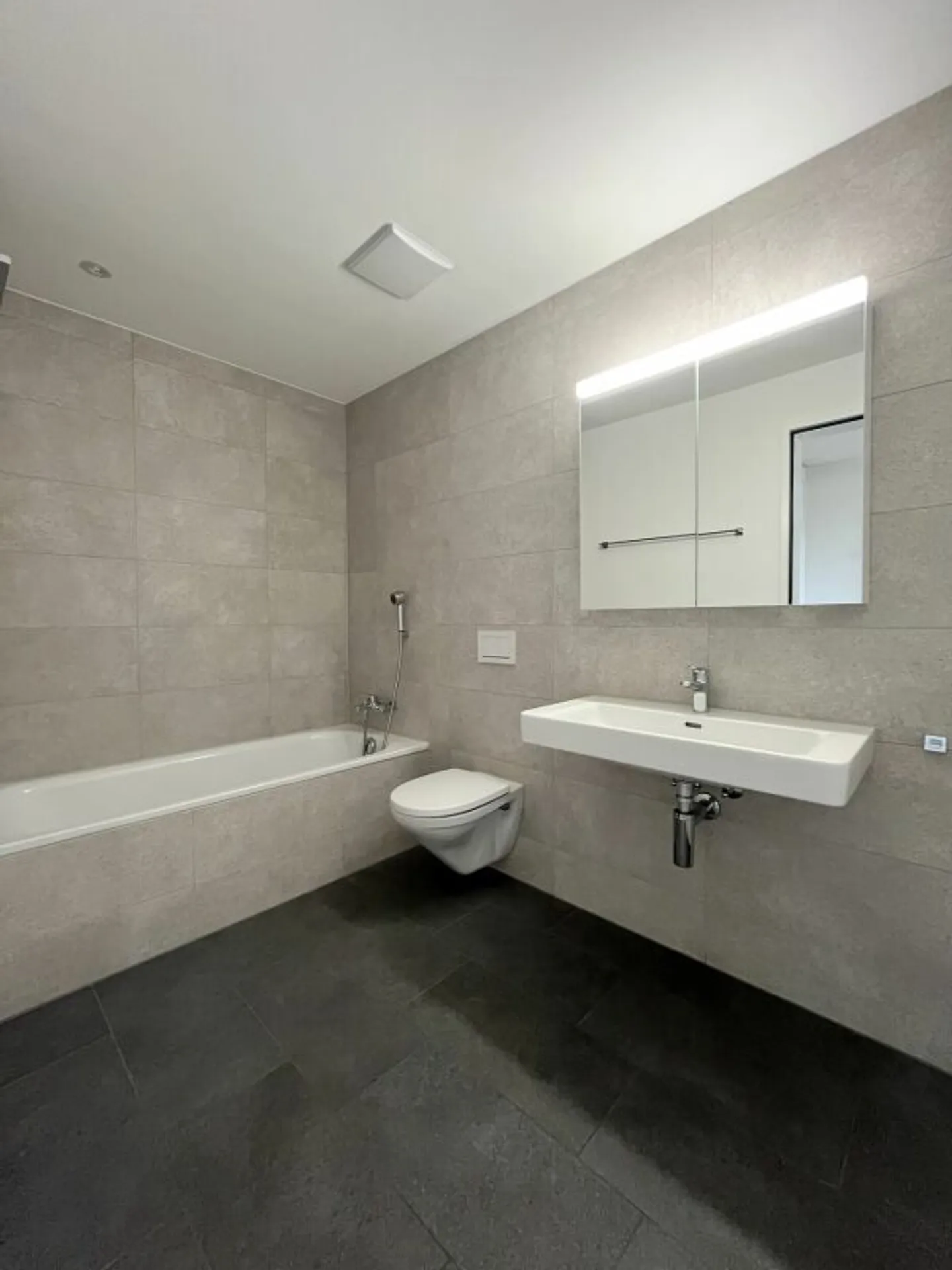 Appartement moderne de 3,5 pièces au cœur de Dagmersellen - Photo 5 sur 10
