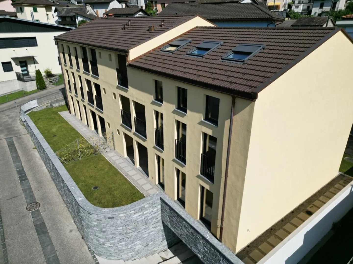 GORDOLA - Modern 3.5-room apartment with garden - Photo 3 of 13