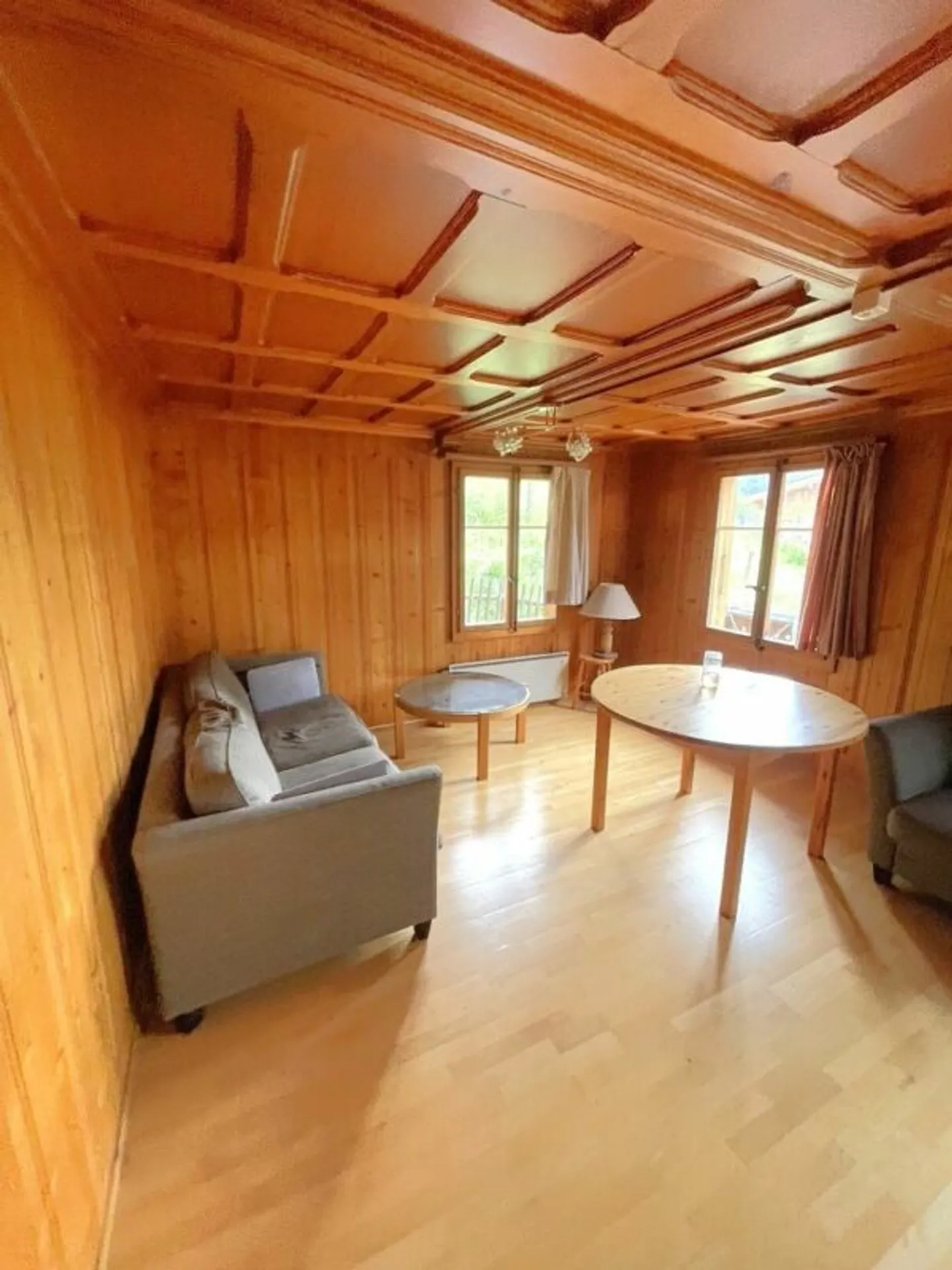 Grand chalet de 7 pièces avec appartement et vue magnifique à Château-d'Oex VD - Photo 3 sur 13