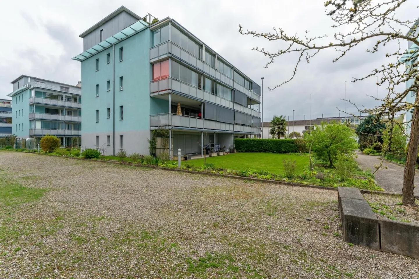 4.5 Room Apartment with Exciting Floor Plan in Ideal Location - Photo 12 of 13